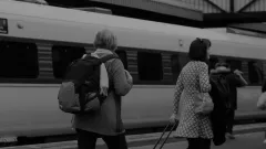 українці впо переселенці біженці валіза вокзал люди потяг