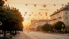 Луцьк дорога місто Україна машини рух Волинь вулиця