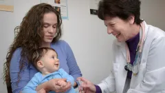 дитячий лікар педіатр дитина мама