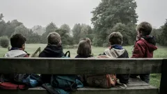 діти малеча дітлахи неповнолітні школярі