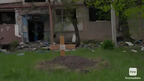 Покровськ поховання цивільних у дворі