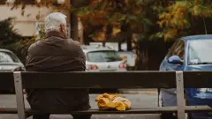 дідусь пенсіонер людина похилого віку літній чоловік