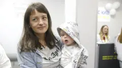 впо переселенці люди українці допомога гуманітарка біженці дитина сім'я матір