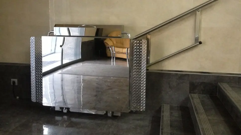 Підйомники для маломобільних груп населення