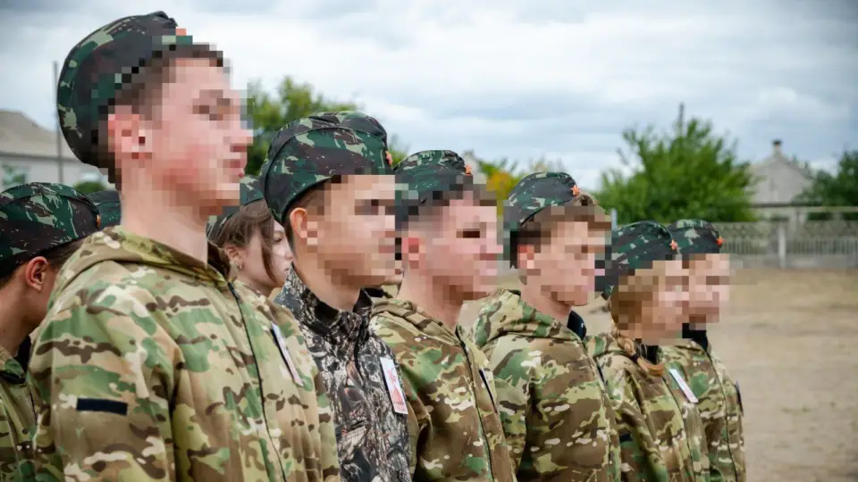 Як школярів на окупованій Луганщині готують до військової служби