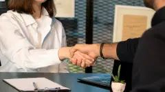 трудовий договір рукостискання робота офіс угода