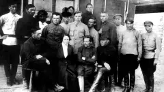 Нестор Махно в центрі з дружиною у Польщі 1922 рік