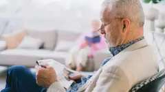 дідусь пенсіонер людина похилого віку літній чоловік