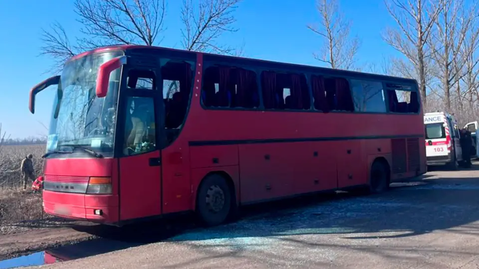 Окупанти атакували автобус на Харківщині, є жертви