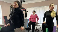 У Київському хабі тривають заняття з йоги й оздоровчої гімнастики для жителів Лисичанської громади