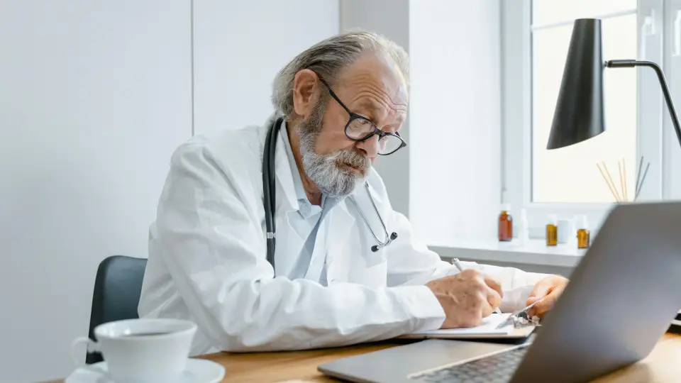 лікар лікарня медицина