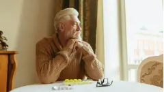 дідусь пенсіонер людина похилого віку літній чоловік