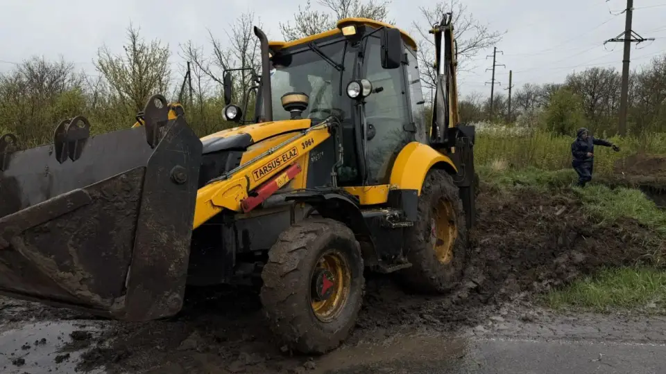 ремонт водогону магістралі на окупованій луганщині екскаватор