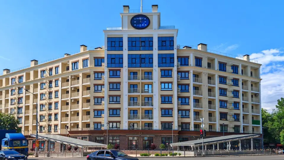 Будинок з годинником у Маріуполі