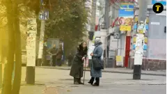 люди пенсіонери жителі бабусі вулиця