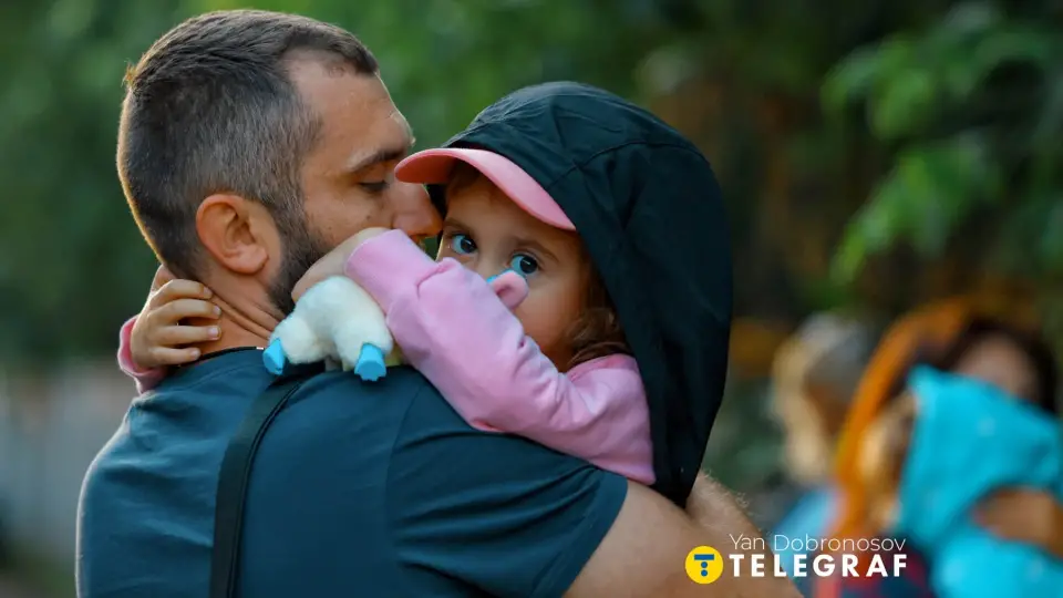впо переселенці люди українці біженці батько дитина сім'я