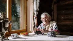 бабуся літня жінка пенсіонерка людина похилого віку
